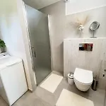 Nadstandardny S Terasou A Parkovanim Apartment