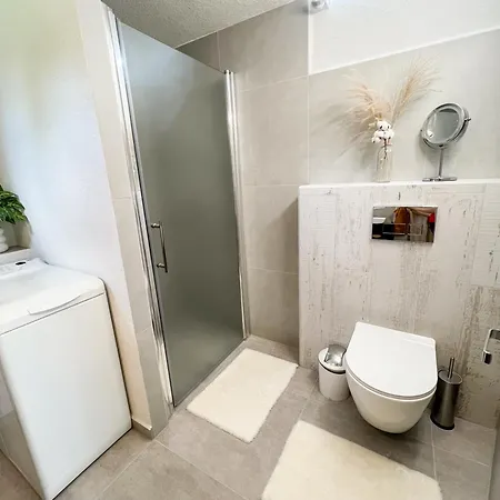 Nadstandardny S Terasou דירה