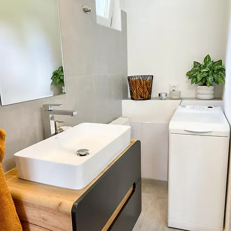 Nadstandardny S Terasou Tisovec