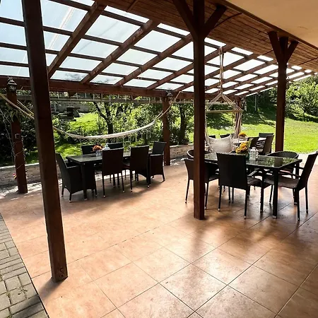 Nadštandardný S Terasou Apartmán