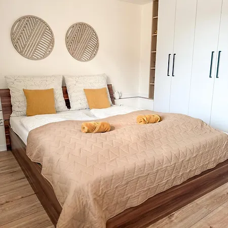 Nadstandardny S Terasou A Parkovanim Appartement Tisovec