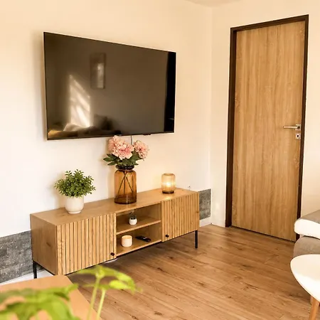 Nadstandardny S Terasou A Parkovanim Appartement Tisovec