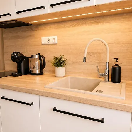 Appartement Nadstandardny S Terasou A Parkovanim *
