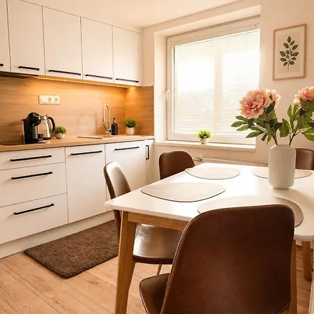 Nadstandardny S Terasou A Parkovanim Appartement *