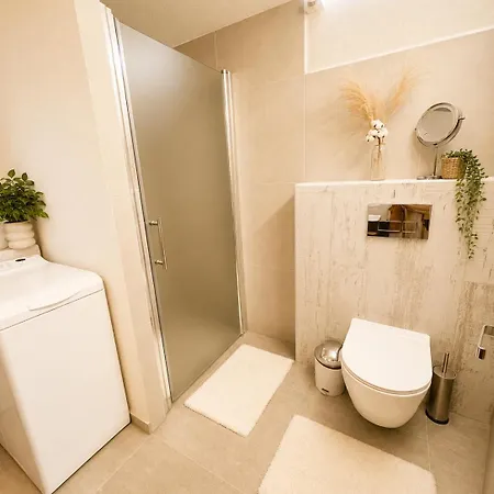 Nadstandardny S Terasou A Parkovanim Appartement Tisovec